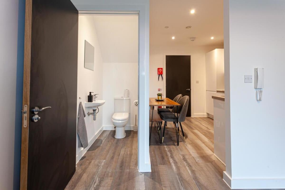 Superb 2 Bed Flat 5Min To Old Trafford Stadium Manchester Dış mekan fotoğraf