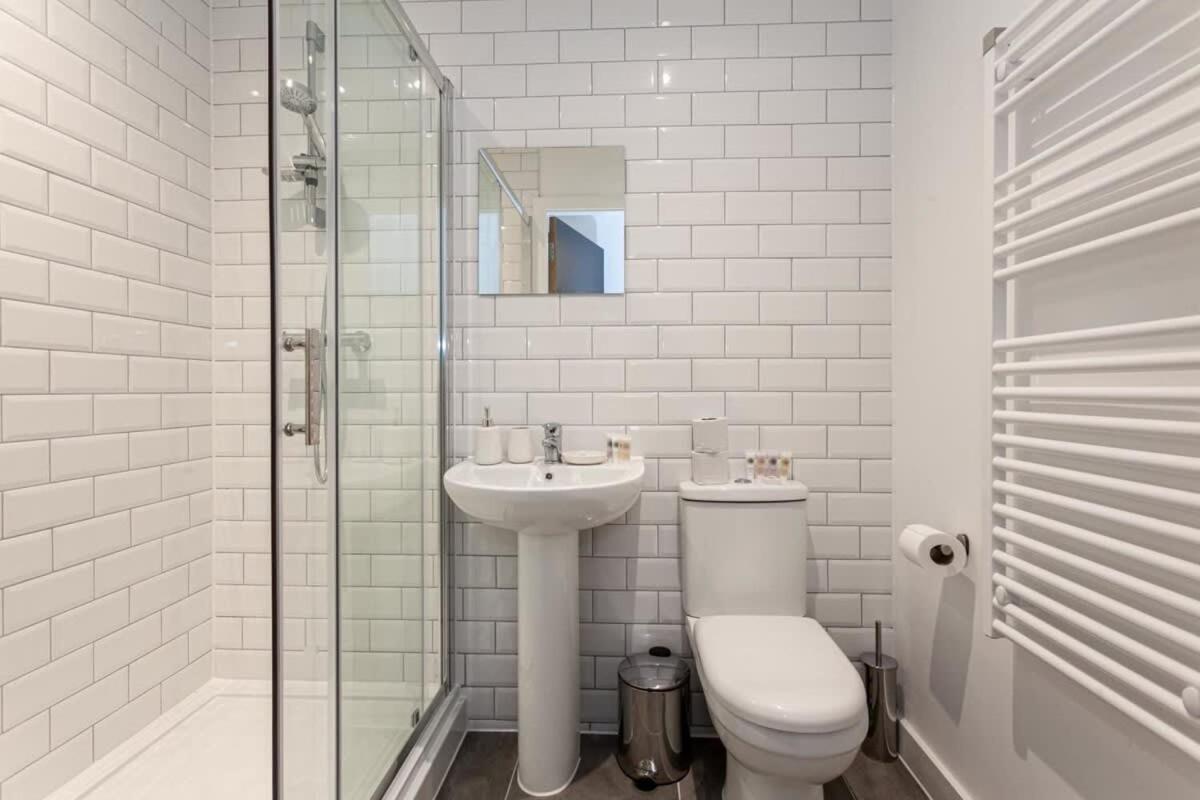 Superb 2 Bed Flat 5Min To Old Trafford Stadium Manchester Dış mekan fotoğraf